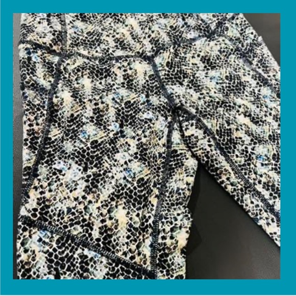 EVOLUTION AND CREATION 7/8 high waist snake print leggings. Size L, blue - Picture 2 of 8